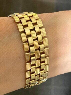 Vintage Sarah Coventry bracelet of textured and smooth links
